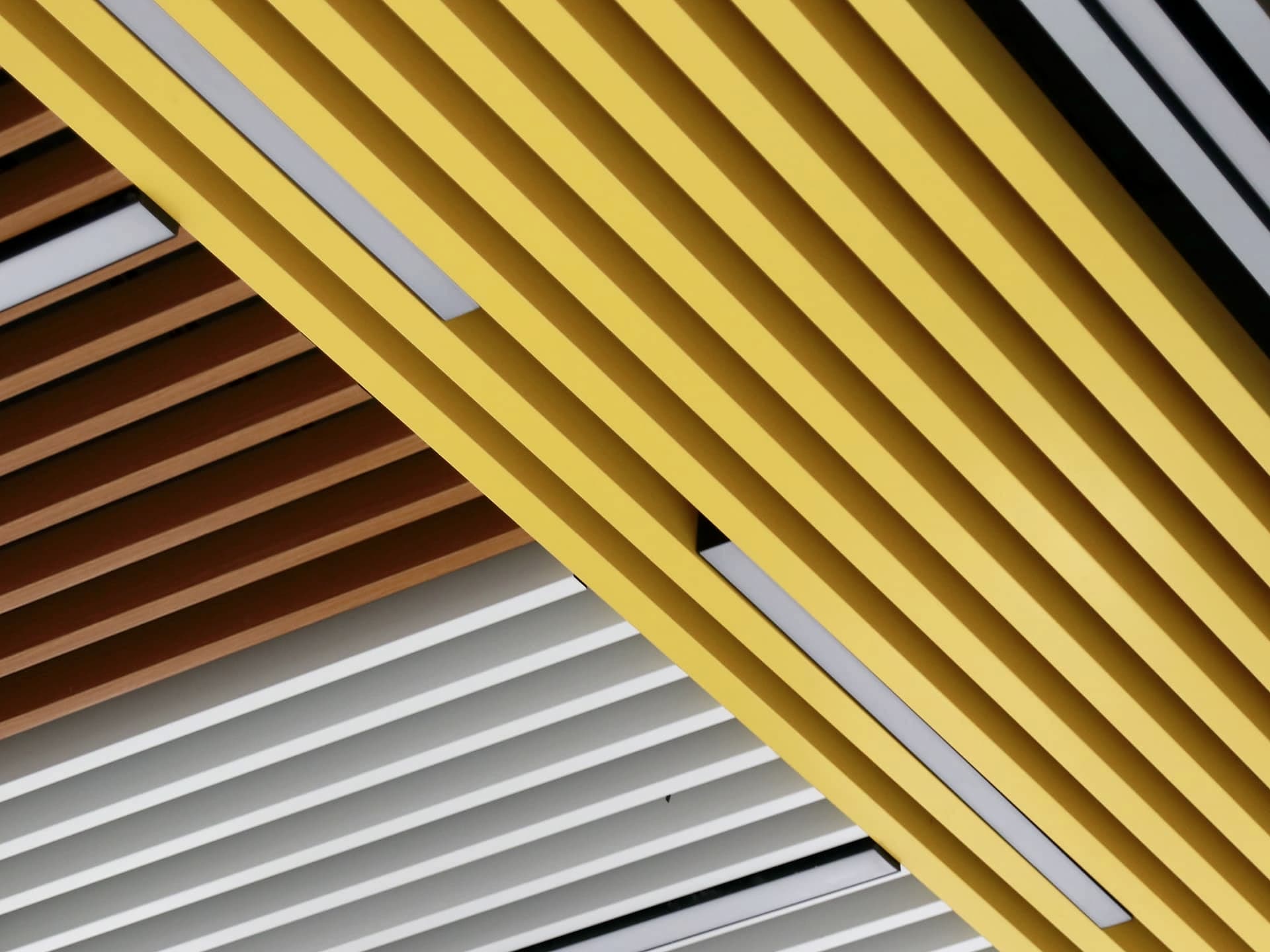 Standart Renklerde Baffle Tavan